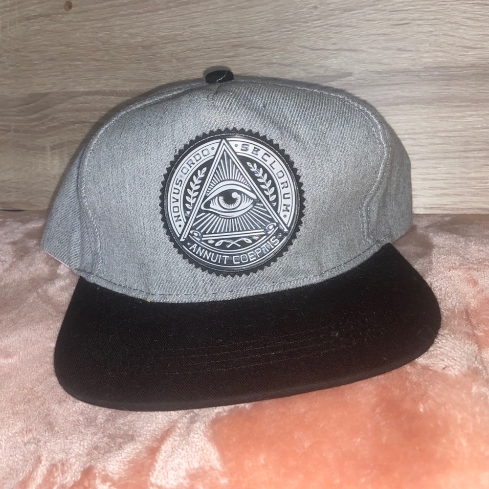 Illuminati SnapBack